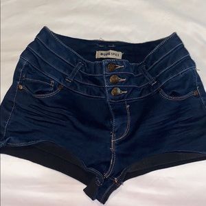 jean shorts !